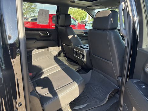 Used 2023 GMC Sierra 1500 SLT w/ SLT Premium Package AWD/4WD image 13