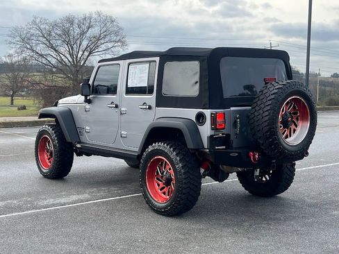 Used 2017 Jeep Wrangler Unlimited Rubicon w/ Connectivity Group image 22