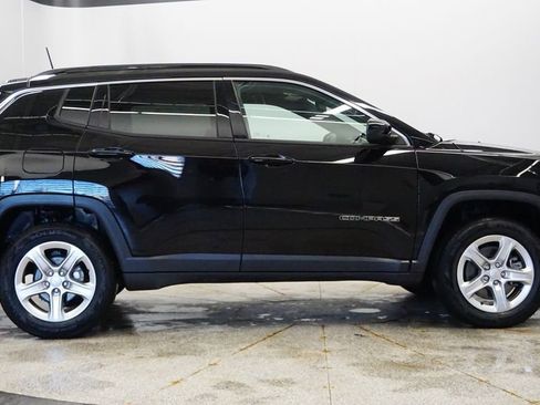 Used 2023 Jeep Compass Latitude image 6