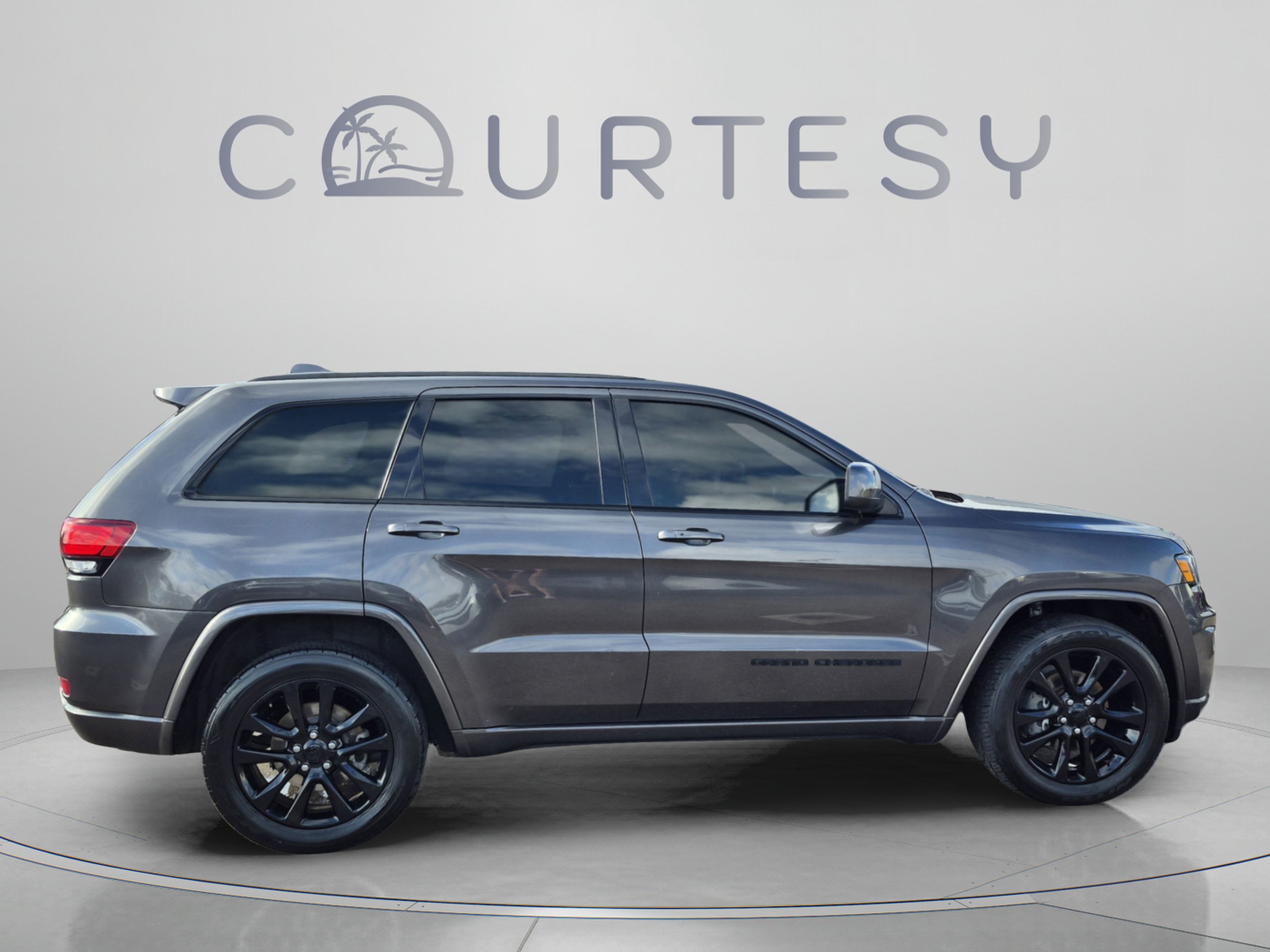 Used 2019 Jeep Grand Cherokee Altitude RWD image 6