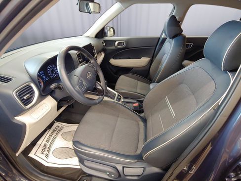 Used 2022 Hyundai Venue Limited FWD image 25