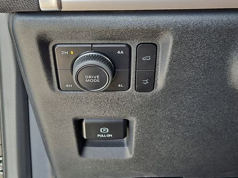 Used 2025 Ford Expedition Active AWD/4WD image 23