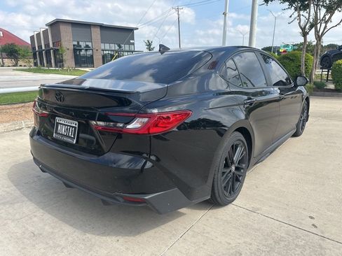 Used 2025 Toyota Camry SE w/ Convenience Package FWD image 10