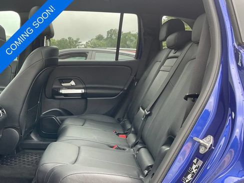Used 2021 Mercedes-Benz GLB 250 4MATIC w/ Premium Package image 4