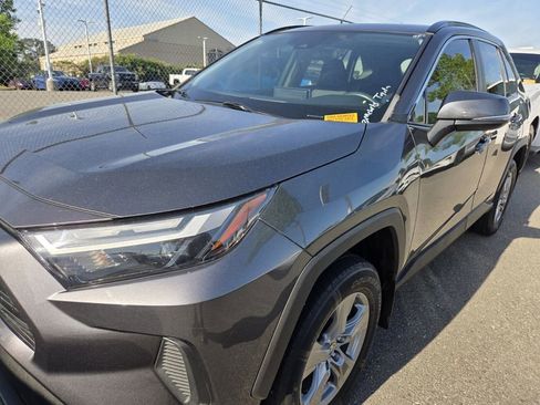 Used 2022 Toyota RAV4 XLE w/ Convenience Package AWD/4WD image 4