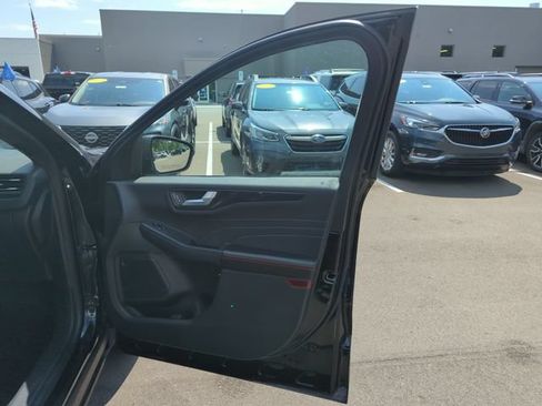 Certified 2025 Ford Escape ST-Line AWD/4WD image 14