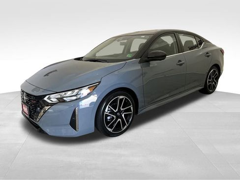 Used 2024 Nissan Sentra SR w/ SR Premium Package image 17