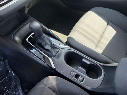 Used 2025 Toyota Corolla LE image 39