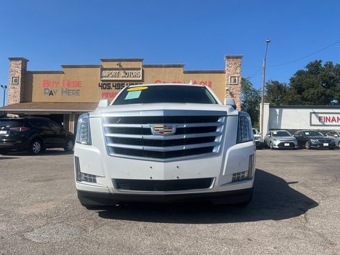 Used 2017 Cadillac Escalade ESV Premium Luxury image 4