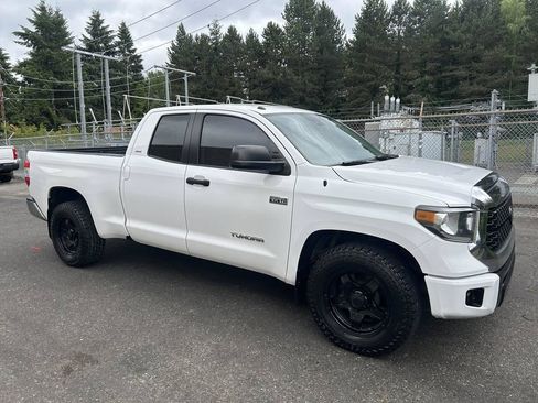 Used 2019 Toyota Tundra SR5 w/ SR5 Upgrade Package AWD/4WD image 3