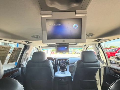 Used 2020 Cadillac Escalade ESV Premium Luxury AWD/4WD image 16