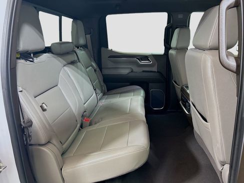 Used 2023 GMC Sierra 1500 SLT image 26
