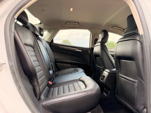 Used 2018 Ford Fusion SE w/ Equipment Group 602A FWD image 17