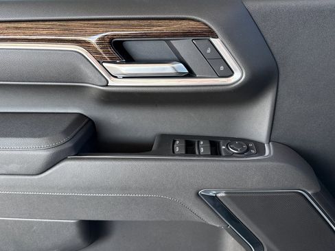 Used 2025 GMC Sierra 1500 Elevation image 12