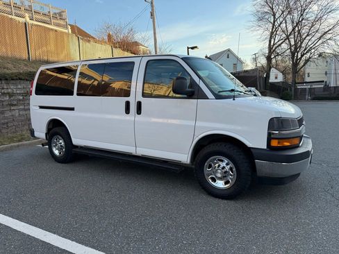 Used 2018 Chevrolet Express 3500 LT w/ LT Preferred Equipment Group image 10