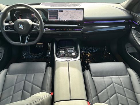 Used 2025 BMW 530i w/ M Sport Package image 8