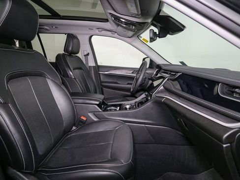 Used 2022 Jeep Grand Cherokee Limited 4xe w/ Luxury Tech Group II image 17