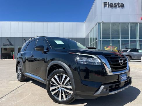 Certified 2022 Nissan Pathfinder Platinum w/ Cargo Package image 1