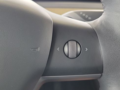 Used 2023 Tesla Model Y Long Range image 23