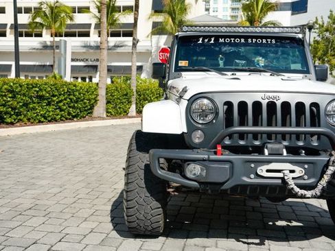 Used 2016 Jeep Wrangler Unlimited Rubicon AWD/4WD image 6