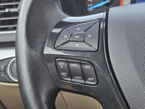 Used 2017 Ford Explorer XLT FWD image 24