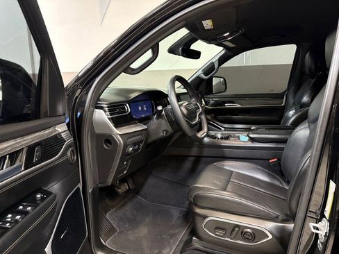 Used 2022 Jeep Wagoneer Series III w/ Rear Seat Video Group 1 image 12