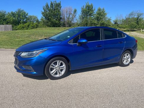Used 2018 Chevrolet Cruze LT w/ Convenience Package FWD image 9