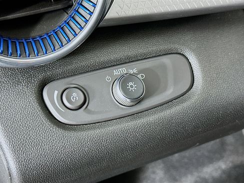 Used 2025 Chevrolet Trax LT image 16