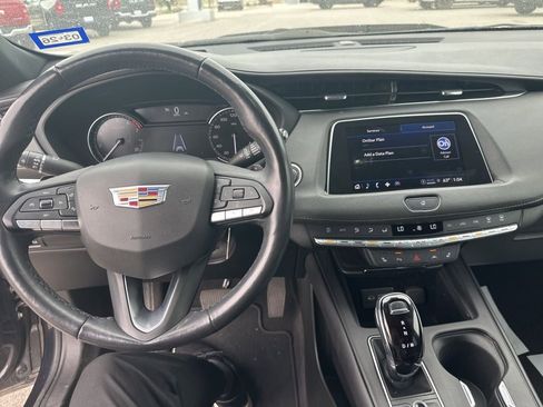 Used 2023 Cadillac XT4 Luxury w/ Cold Weather Package FWD image 12