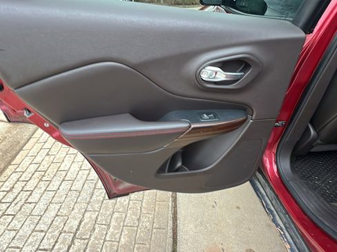 Used 2014 Jeep Cherokee Trailhawk w/ Technology Group image 24