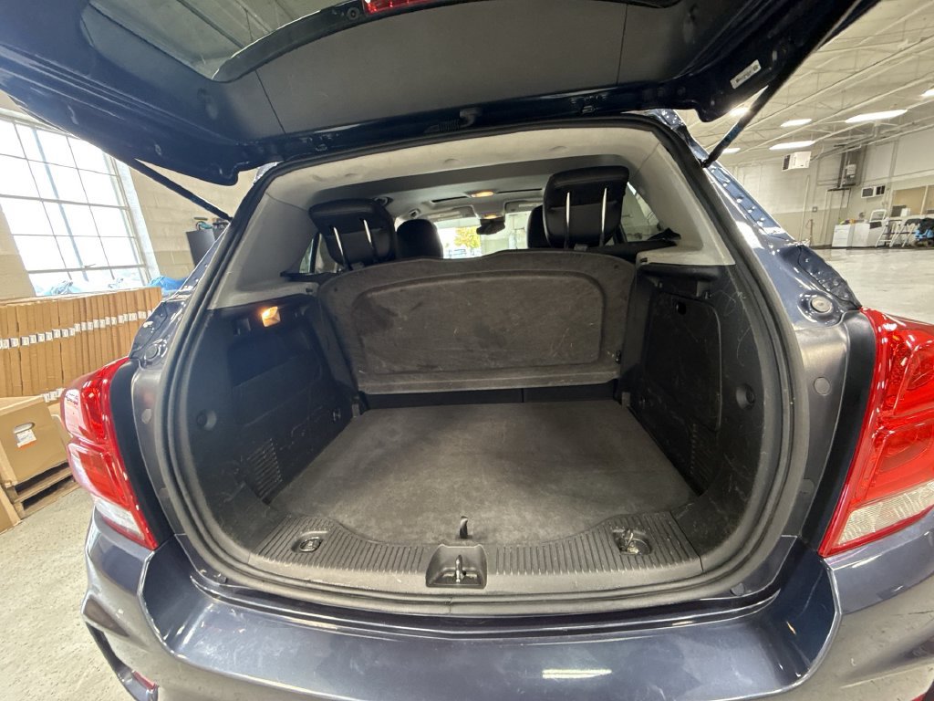 Used 2018 Chevrolet Trax LT w/ Sun & Sound Package FWD image 27