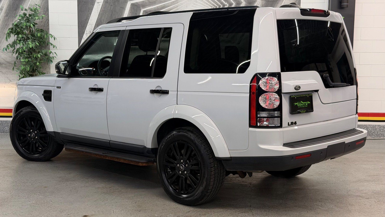 Used 2016 Land Rover LR4 HSE AWD/4WD image 3