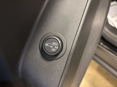 Used 2024 Chevrolet Equinox LT FWD image 35