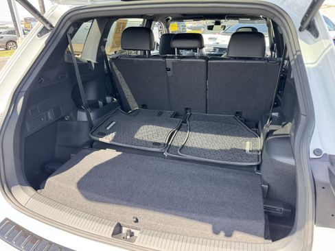 Used 2024 Volkswagen Tiguan SE R-Line FWD image 38