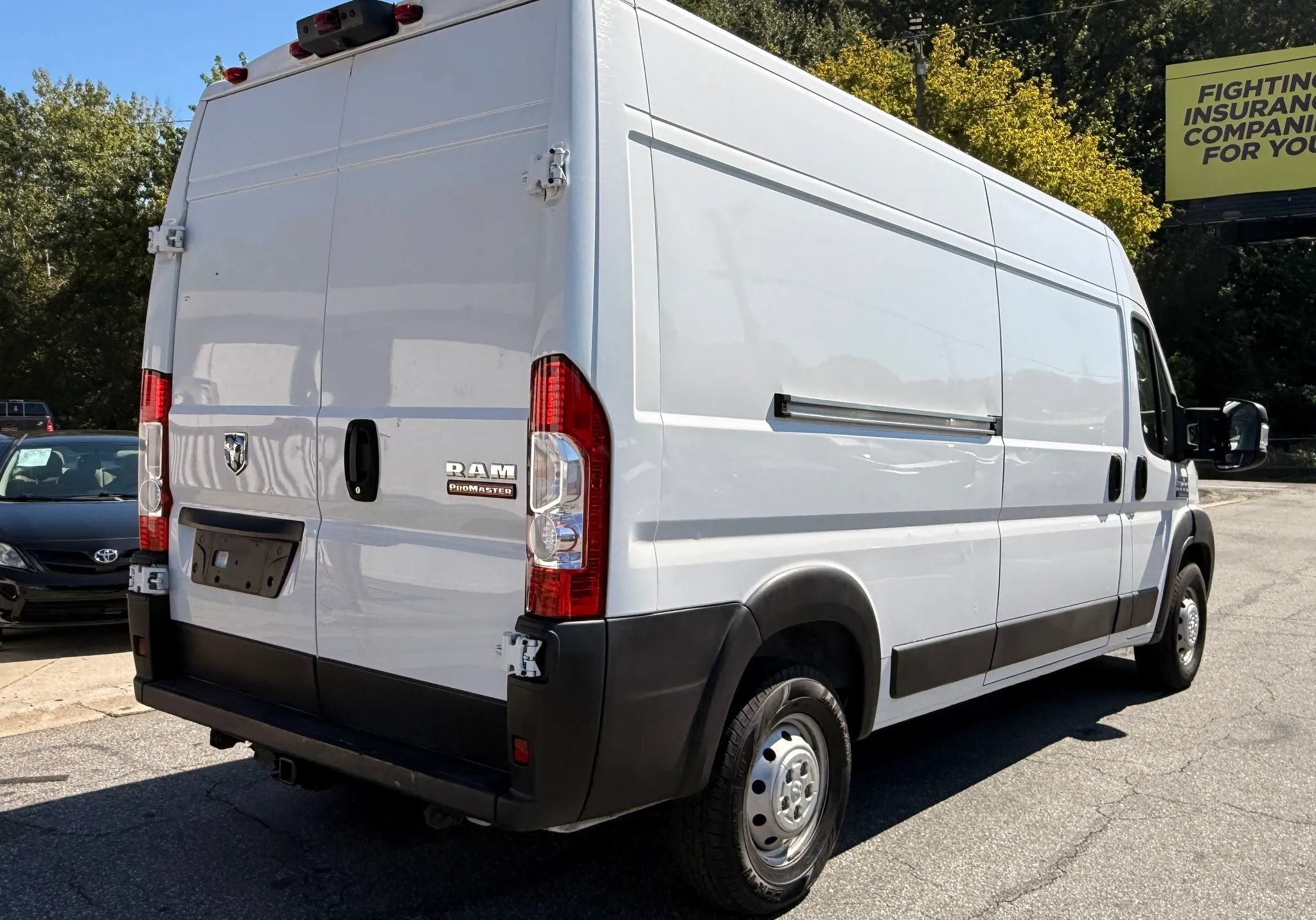 Used 2022 RAM ProMaster 2500 w/ Convenience Group FWD image 3