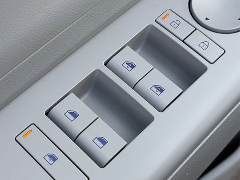 Certified 2025 Hyundai Kona SEL image 33