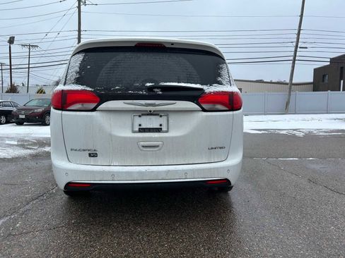 Certified 2020 Chrysler Pacifica Limited image 18