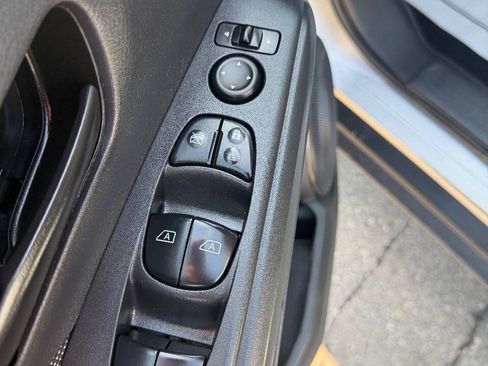 Used 2019 Nissan Kicks S FWD image 15