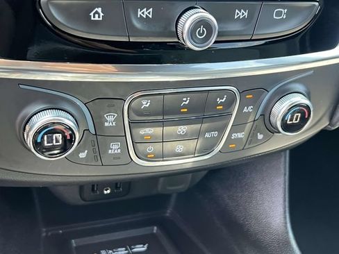 Certified 2023 Chevrolet Traverse LT FWD image 31