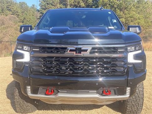 Used 2025 Chevrolet Silverado 1500 ZR2 w/ Technology Package image 11
