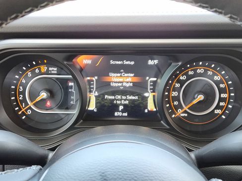 Used 2025 Jeep Gladiator Rubicon w/ Convenience Group AWD/4WD image 16
