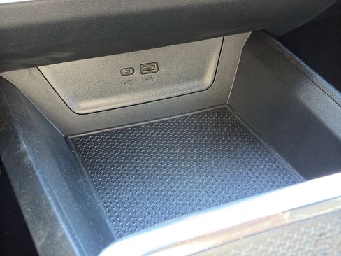Used 2026 Chevrolet Equinox LT w/ Convenience Package II FWD image 24