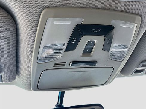 Used 2016 Toyota Sienna SE Premium image 24