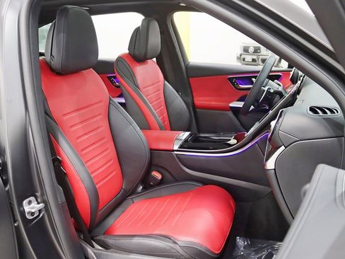 Used 2024 Mercedes-Benz GLC 43 AMG 4MATIC image 28