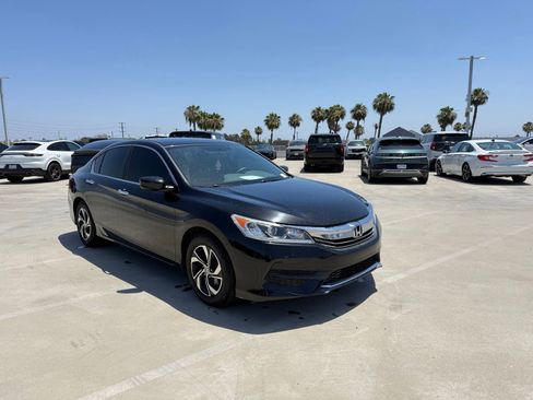 Used 2017 Honda Accord LX image 4