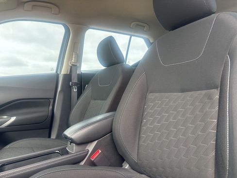 Used 2023 Nissan Kicks SV FWD image 40