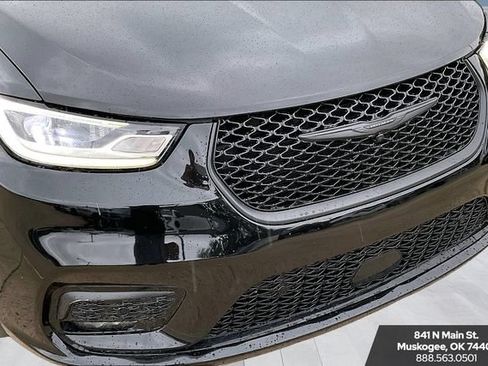 Used 2024 Chrysler Pacifica Limited FWD image 30
