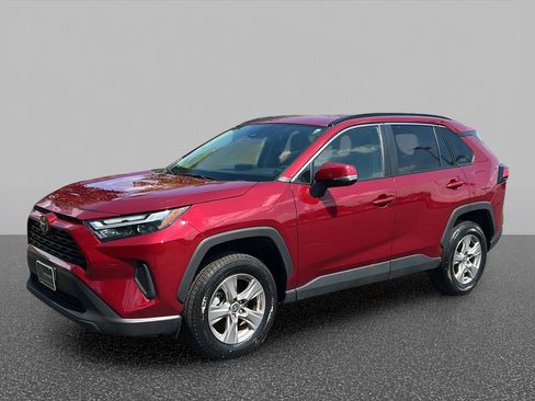 Used 2025 Toyota RAV4 XLE AWD/4WD image 1