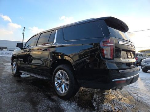 Used 2021 Chevrolet Suburban Premier w/ Premium Package image 5
