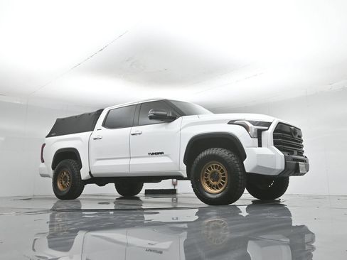 Used 2024 Toyota Tundra Limited AWD/4WD image 3